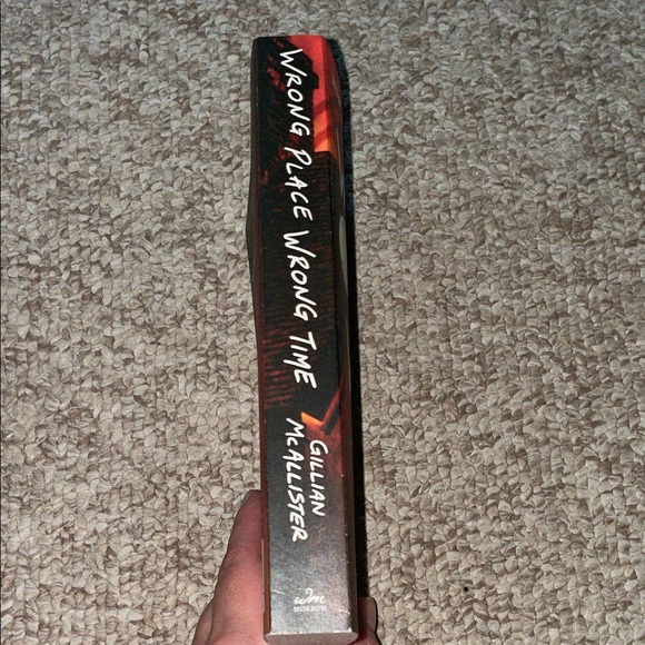 Wrong Place Wrong Time by Gillian McAllister - Picture 5 of 5